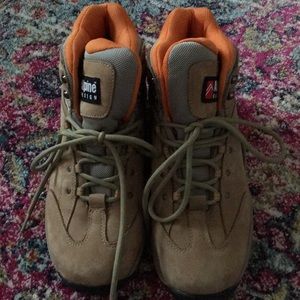 Alpine Design Hiking Boots